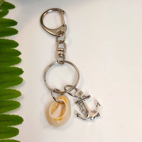 Seashell Keyring Anchor and Puka Shell Florida - Picture 8 of 9